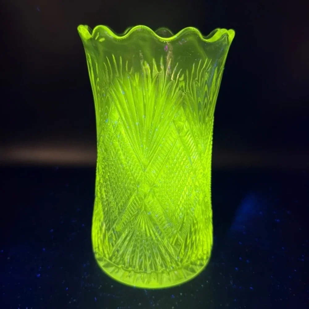 Antique Manganese UV Glow Glass Vase‎ Scalloped Rim Diamond Fan Pattern PENNOVA